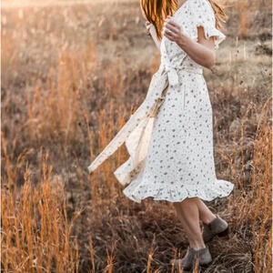 ELESTORY That's A Wrap Ditsy Floral Cottagecore Midi Dress Cream Sz XS {OO25}